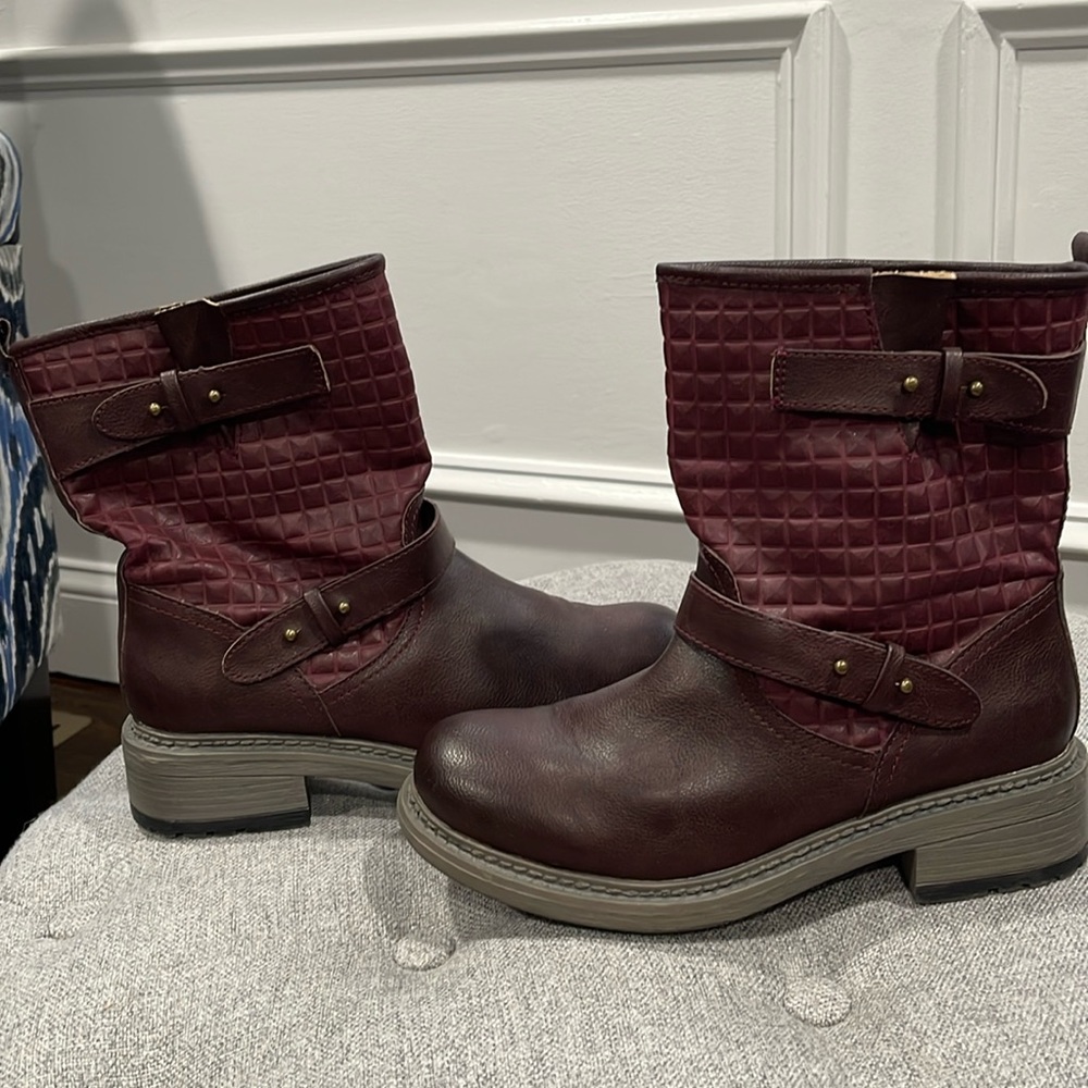 Rebels boots